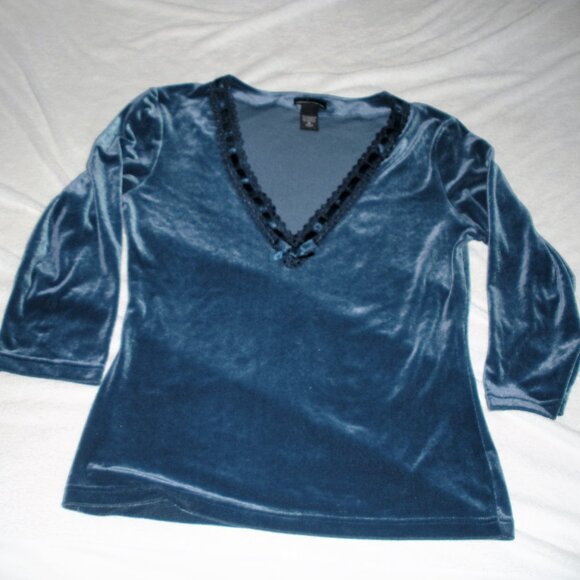 Victoria Secrets Moda International Velvet V neck top. SZ M - Picture 1 of 3